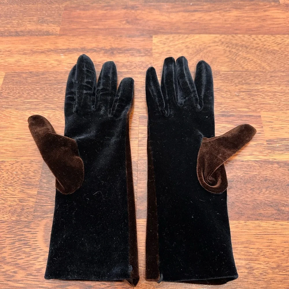 Elegant two tones Black and Brown Velvet Gloves